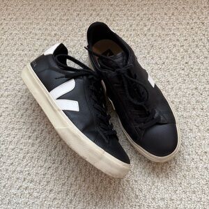Veja Mens CAMPO LEATHER BLACK WHITE size 42 or size 9